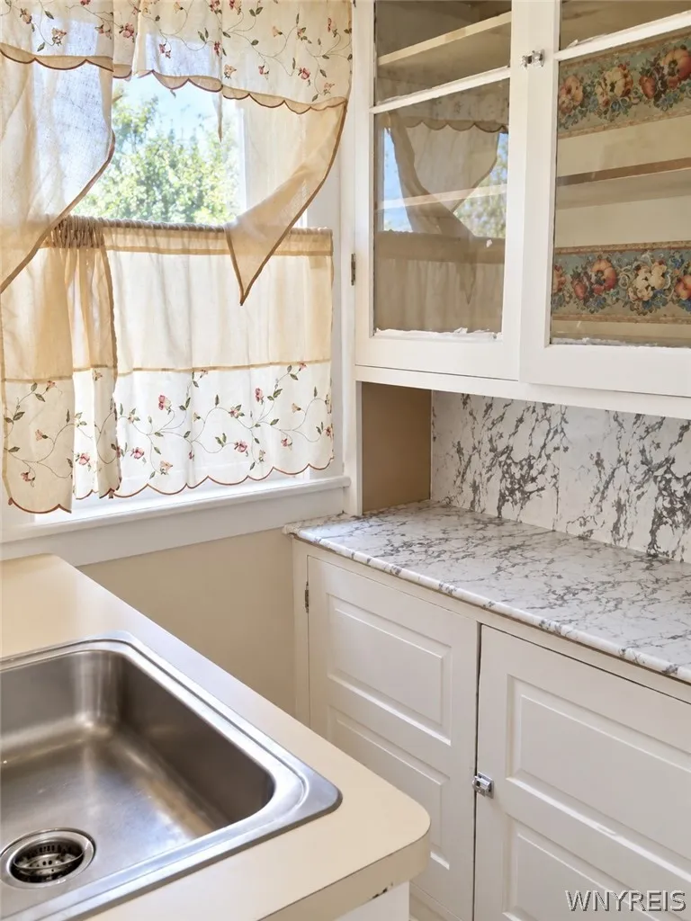 254 Benzinger Street, Buffalo, New York 14206, Buffalo, New York 14206, 6 Bedroom Bedrooms, ,2 BathroomBathrooms,Residential,For Sale,254 Benzinger Street, Buffalo, New York 14206,0,B1721774