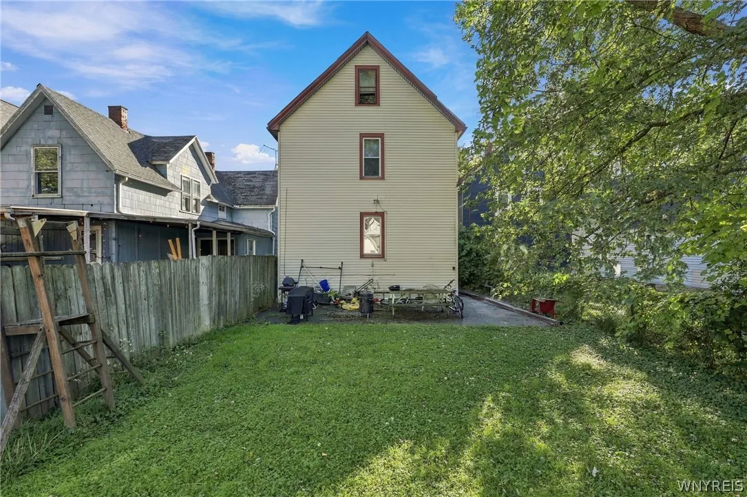 254 Benzinger Street, Buffalo, New York 14206, Buffalo, New York 14206, 6 Bedroom Bedrooms, ,2 BathroomBathrooms,Residential,For Sale,254 Benzinger Street, Buffalo, New York 14206,0,B1721774