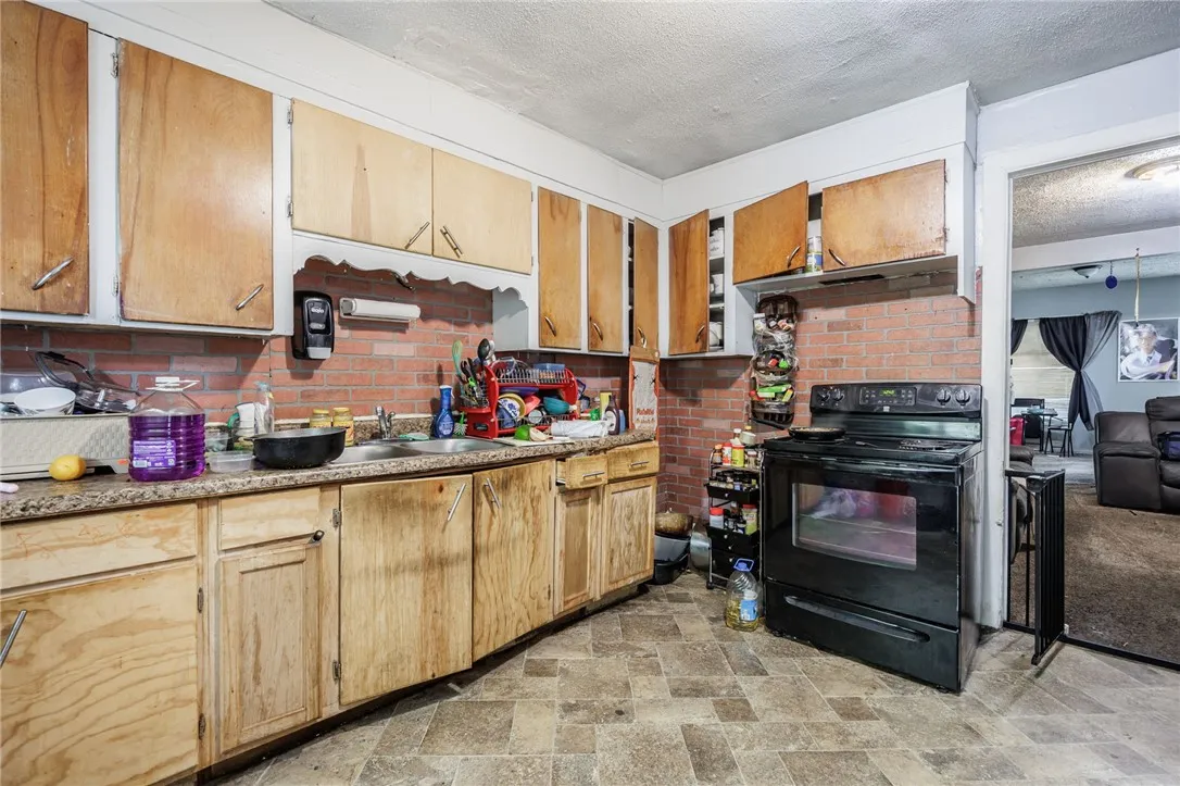 135-137 Glendale Park, Rochester, New York 14613, Rochester, New York 14613, 6 Bedroom Bedrooms, ,2 BathroomBathrooms,Residential,For Sale,135-137 Glendale Park, Rochester, New York 14613,0,R1721137