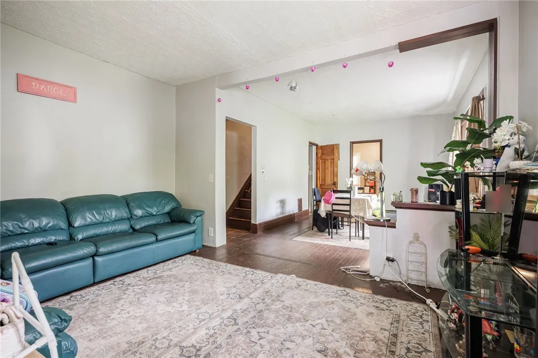 135-137 Glendale Park, Rochester, New York 14613, Rochester, New York 14613, 6 Bedroom Bedrooms, ,2 BathroomBathrooms,Residential,For Sale,135-137 Glendale Park, Rochester, New York 14613,0,R1721137