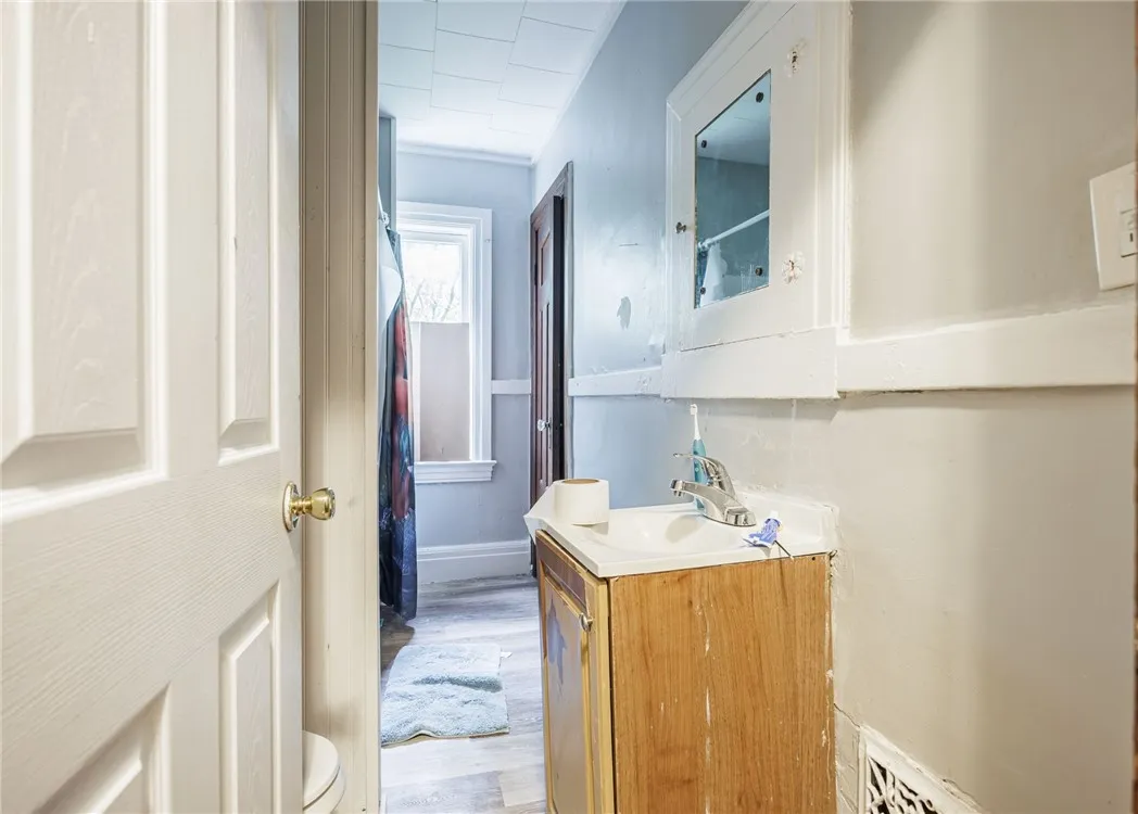 135-137 Glendale Park, Rochester, New York 14613, Rochester, New York 14613, 6 Bedroom Bedrooms, ,2 BathroomBathrooms,Residential,For Sale,135-137 Glendale Park, Rochester, New York 14613,0,R1721137