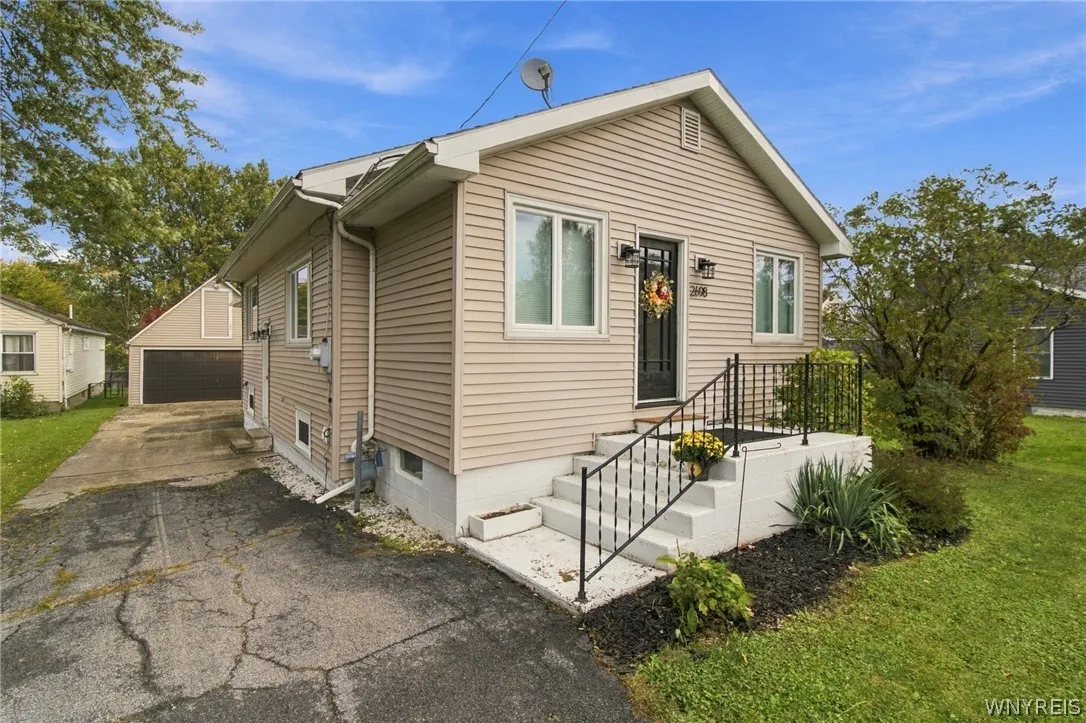 2698 Lakewood Avenue, Hamburg, New York 14075, Hamburg, New York 14075, 3 Bedroom Bedrooms, 5 Room Rooms,1 BathroomBathrooms,Residential,For Sale,2698 Lakewood Avenue, Hamburg, New York 14075,0,B1721914