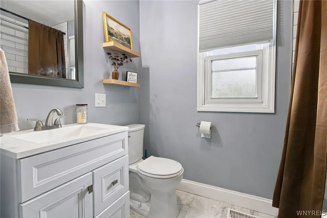 2698 Lakewood Avenue, Hamburg, New York 14075, Hamburg, New York 14075, 3 Bedroom Bedrooms, 5 Room Rooms,1 BathroomBathrooms,Residential,For Sale,2698 Lakewood Avenue, Hamburg, New York 14075,0,B1721914