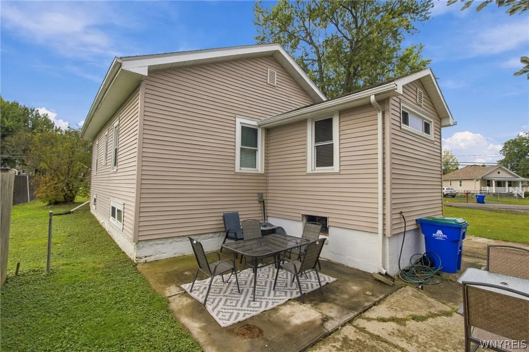2698 Lakewood Avenue, Hamburg, New York 14075, Hamburg, New York 14075, 3 Bedroom Bedrooms, 5 Room Rooms,1 BathroomBathrooms,Residential,For Sale,2698 Lakewood Avenue, Hamburg, New York 14075,0,B1721914