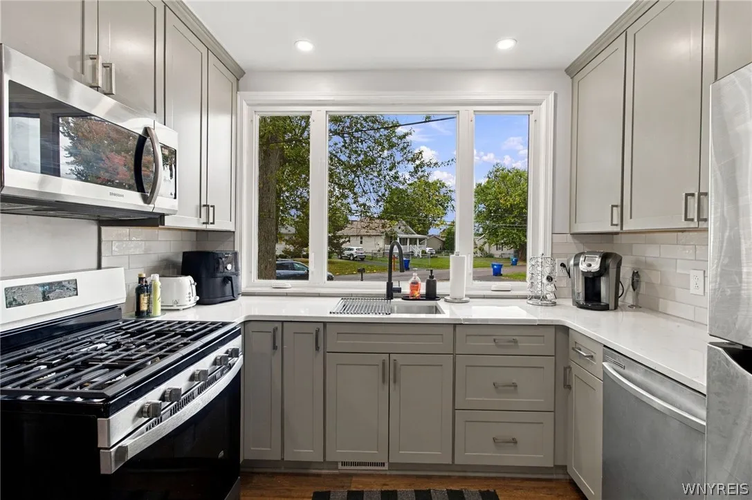 2698 Lakewood Avenue, Hamburg, New York 14075, Hamburg, New York 14075, 3 Bedroom Bedrooms, 5 Room Rooms,1 BathroomBathrooms,Residential,For Sale,2698 Lakewood Avenue, Hamburg, New York 14075,0,B1721914