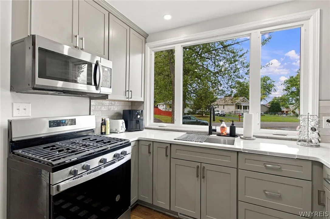 2698 Lakewood Avenue, Hamburg, New York 14075, Hamburg, New York 14075, 3 Bedroom Bedrooms, 5 Room Rooms,1 BathroomBathrooms,Residential,For Sale,2698 Lakewood Avenue, Hamburg, New York 14075,0,B1721914