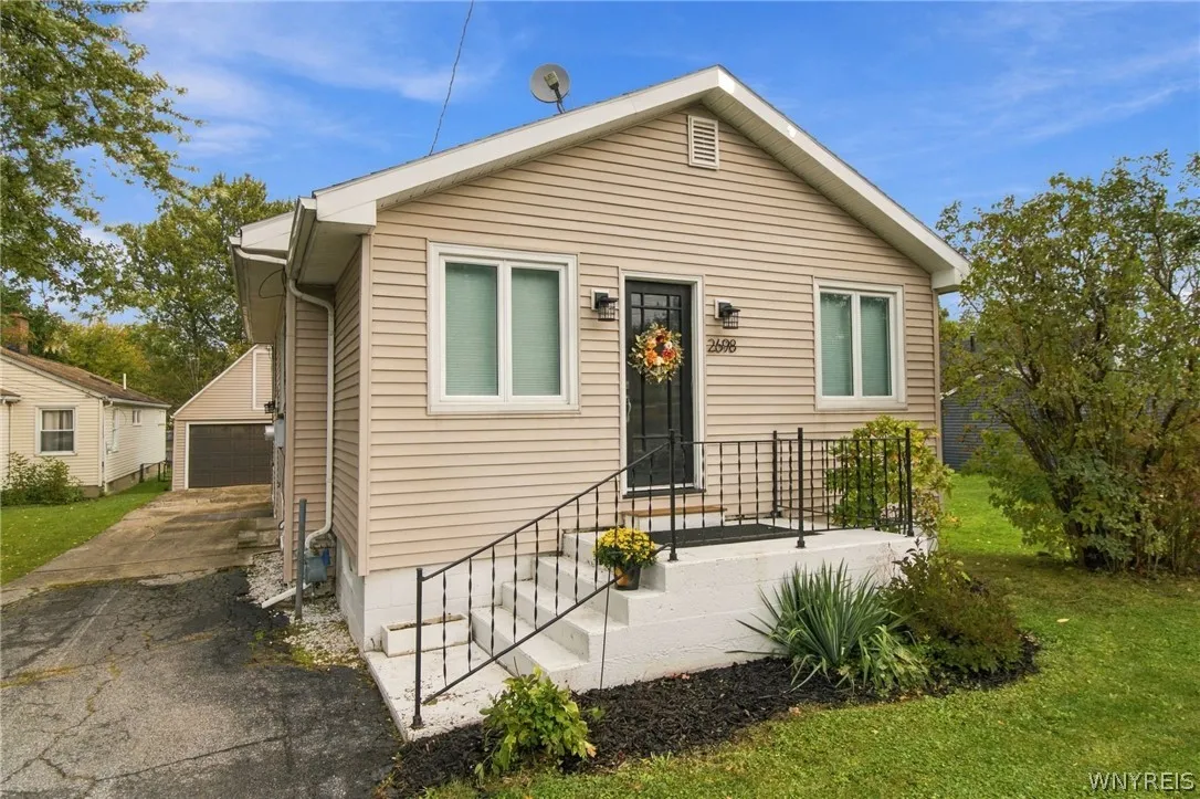 2698 Lakewood Avenue, Hamburg, New York 14075, Hamburg, New York 14075, 3 Bedroom Bedrooms, 5 Room Rooms,1 BathroomBathrooms,Residential,For Sale,2698 Lakewood Avenue, Hamburg, New York 14075,0,B1721914