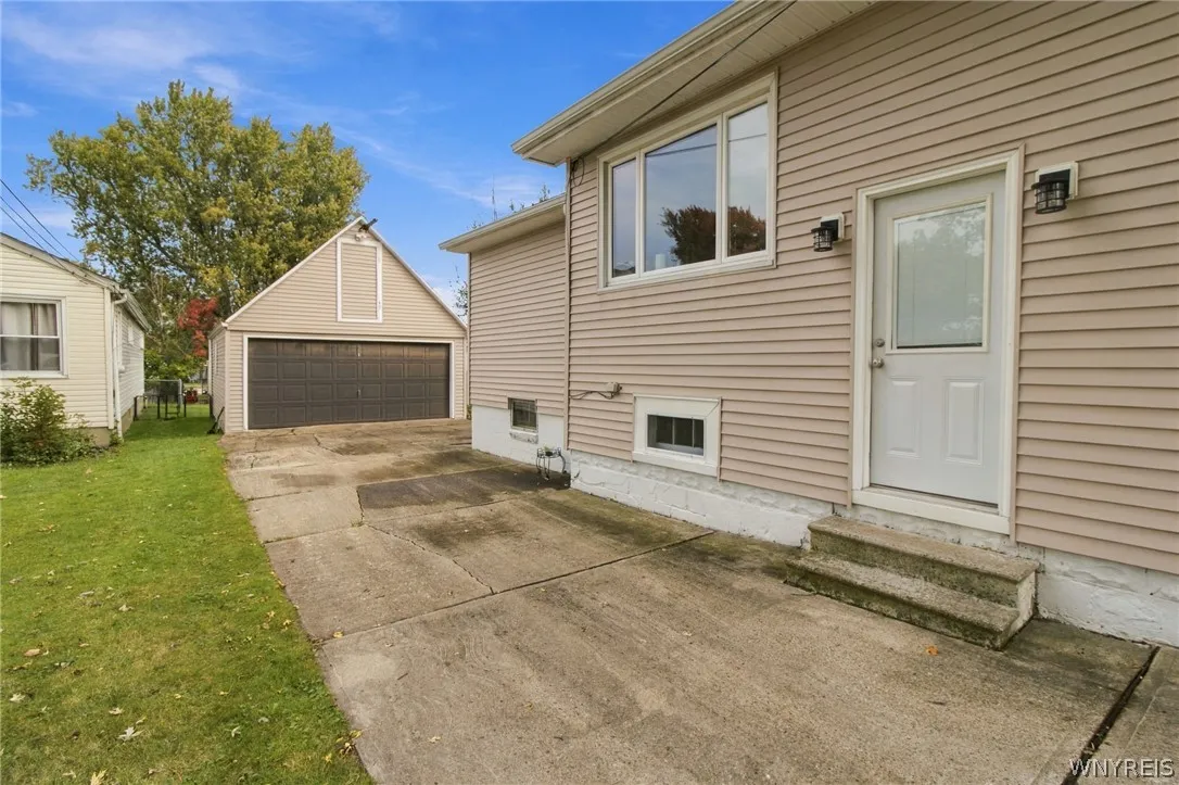 2698 Lakewood Avenue, Hamburg, New York 14075, Hamburg, New York 14075, 3 Bedroom Bedrooms, 5 Room Rooms,1 BathroomBathrooms,Residential,For Sale,2698 Lakewood Avenue, Hamburg, New York 14075,0,B1721914