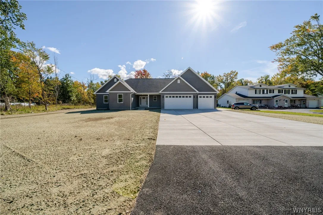 6261 Lake, Orchard Park, New York 14127, Orchard Park, New York 14127, 4 Bedroom Bedrooms, ,3 BathroomBathrooms,Residential,For Sale,6261 Lake, Orchard Park, New York 14127,0,B1720969