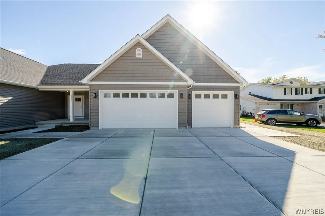 6261 Lake, Orchard Park, New York 14127, Orchard Park, New York 14127, 4 Bedroom Bedrooms, ,3 BathroomBathrooms,Residential,For Sale,6261 Lake, Orchard Park, New York 14127,0,B1720969