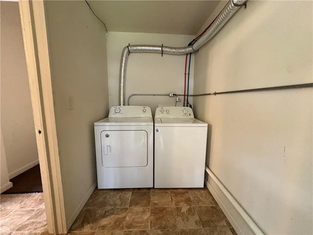 2-12 Cliff Street 2, Oneonta, New York 13820, Oneonta, New York 13820, 3 Bedroom Bedrooms, 7 Room Rooms,1 BathroomBathrooms,Residential Lease,For Rent,2-12 Cliff Street 2, Oneonta, New York 13820,0,R1722080