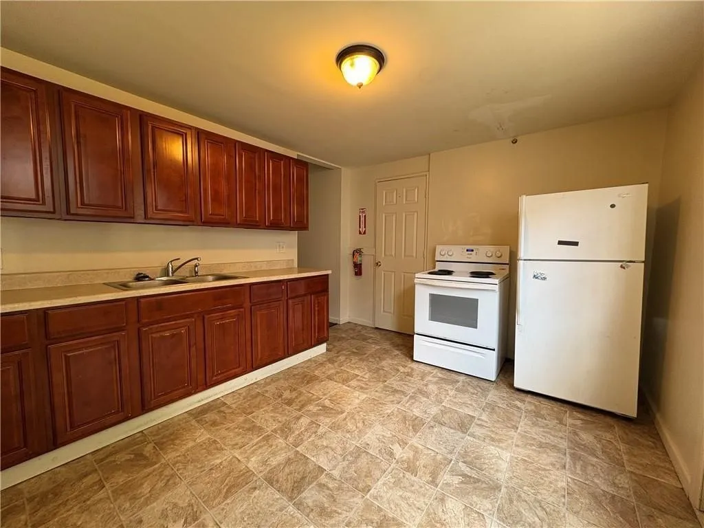 2-12 Cliff Street 2, Oneonta, New York 13820, Oneonta, New York 13820, 3 Bedroom Bedrooms, 7 Room Rooms,1 BathroomBathrooms,Residential Lease,For Rent,2-12 Cliff Street 2, Oneonta, New York 13820,0,R1722080