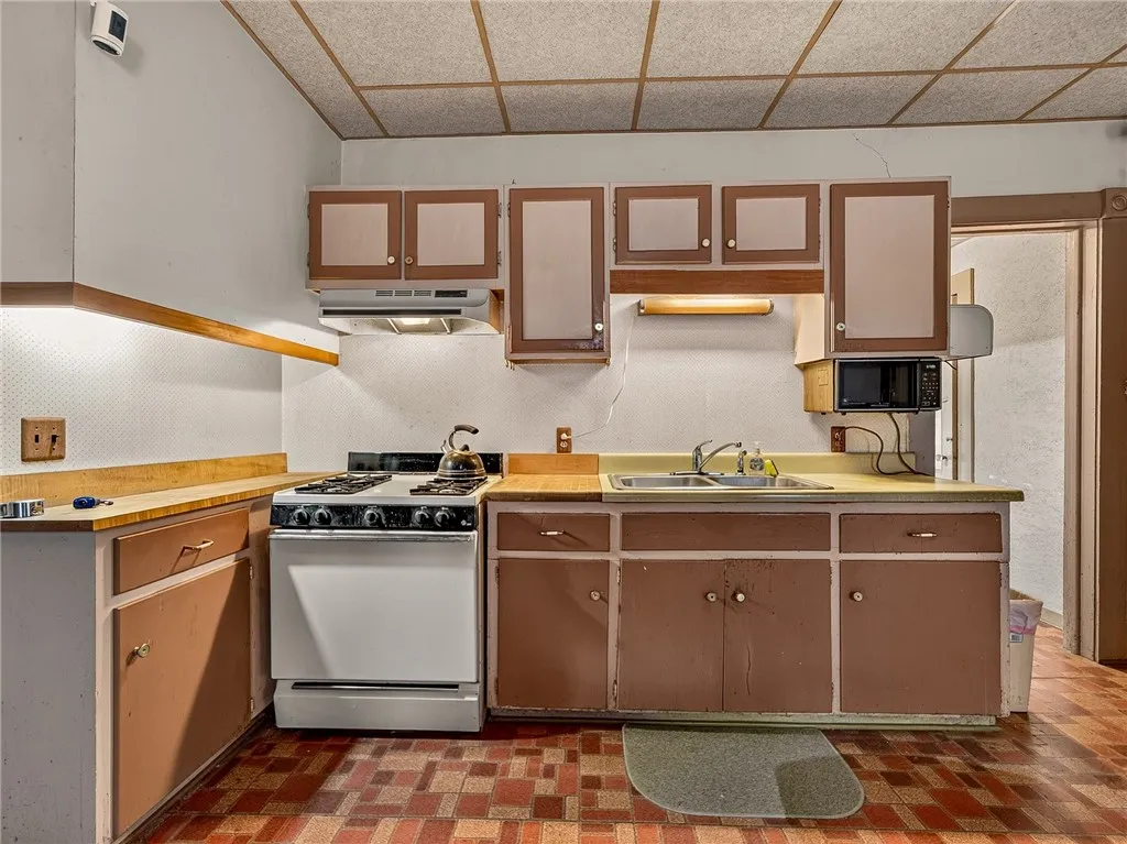 76 Hazelwood Terrace, Rochester, New York 14609, Rochester, New York 14609, 3 Bedroom Bedrooms, 6 Room Rooms,1 BathroomBathrooms,Residential,For Sale,76 Hazelwood Terrace, Rochester, New York 14609,0,R1718182