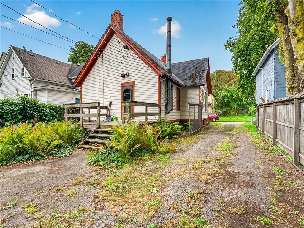 76 Hazelwood Terrace, Rochester, New York 14609, Rochester, New York 14609, 3 Bedroom Bedrooms, 6 Room Rooms,1 BathroomBathrooms,Residential,For Sale,76 Hazelwood Terrace, Rochester, New York 14609,0,R1718182