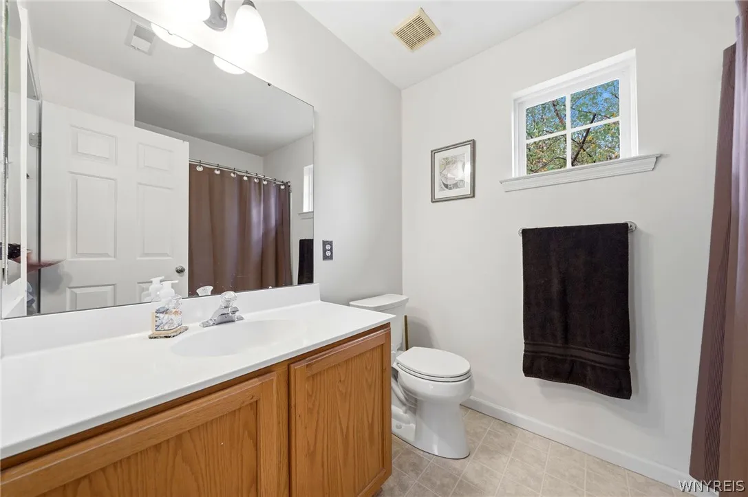 4716 Pineview Drive, Hamburg, New York 14075, Hamburg, New York 14075, 4 Bedroom Bedrooms, 8 Room Rooms,2 BathroomBathrooms,Residential,For Sale,4716 Pineview Drive, Hamburg, New York 14075,0,B1721988