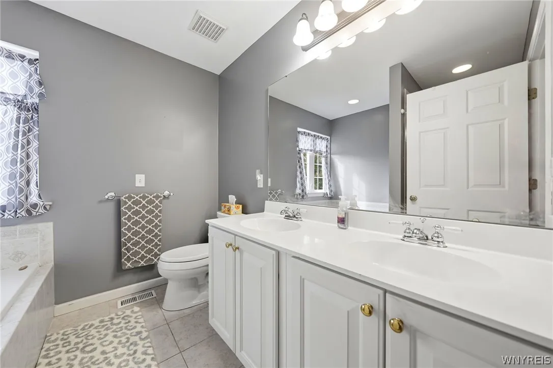 4716 Pineview Drive, Hamburg, New York 14075, Hamburg, New York 14075, 4 Bedroom Bedrooms, 8 Room Rooms,2 BathroomBathrooms,Residential,For Sale,4716 Pineview Drive, Hamburg, New York 14075,0,B1721988