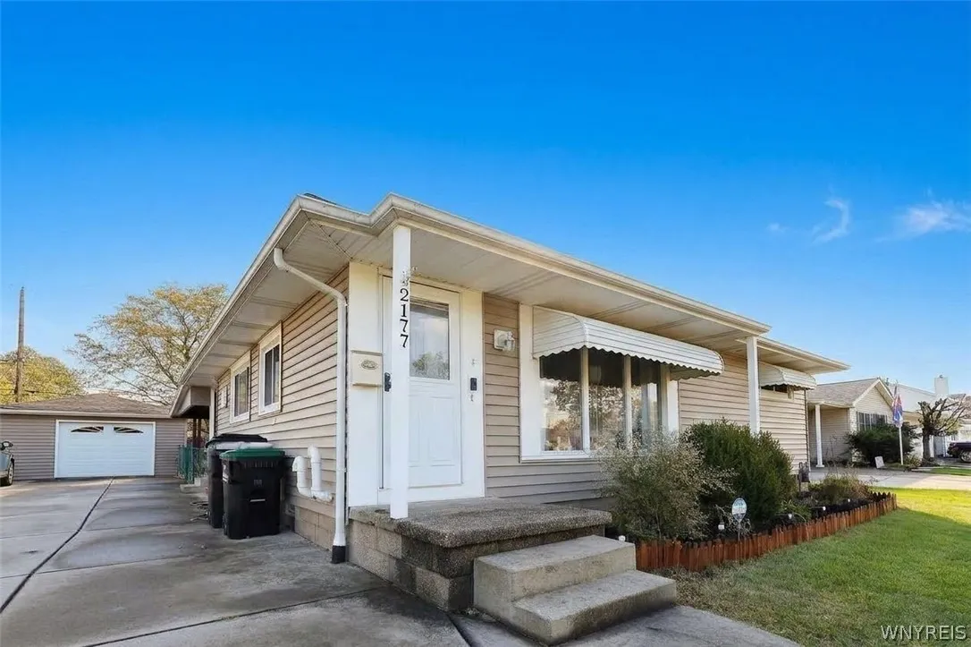 2177 Parker Boulevard, Tonawanda, New York 14150, Tonawanda, New York 14150, 3 Bedroom Bedrooms, 7 Room Rooms,1 BathroomBathrooms,Residential,For Sale,2177 Parker Boulevard, Tonawanda, New York 14150,0,B1720171