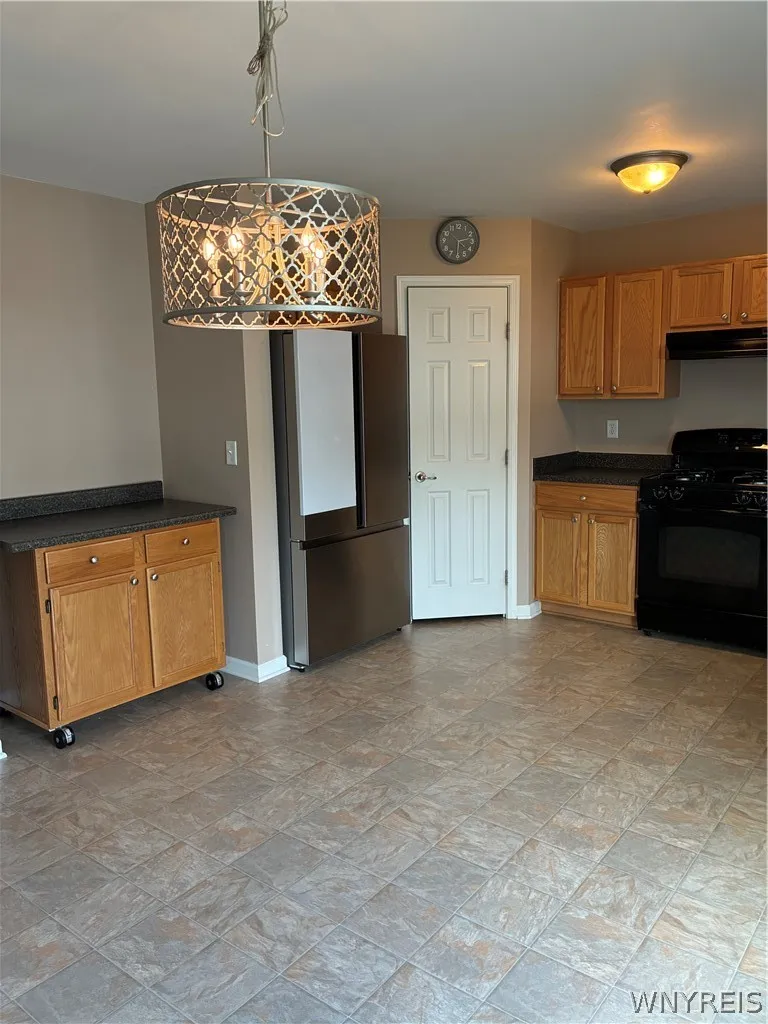 OPEN KITCHEN & DINETTE