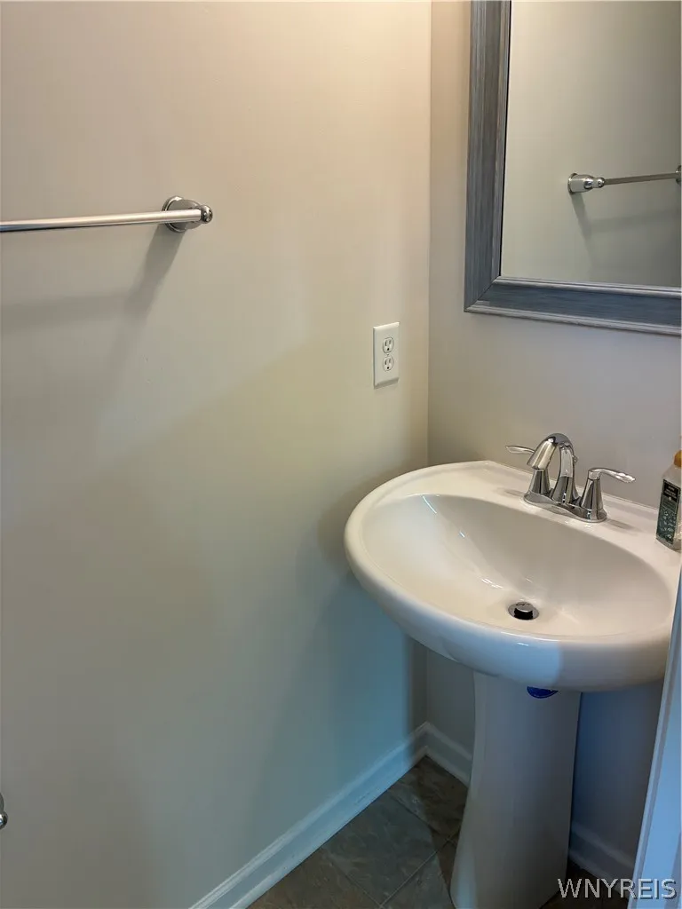 HALF BATH 1ST FLOOR