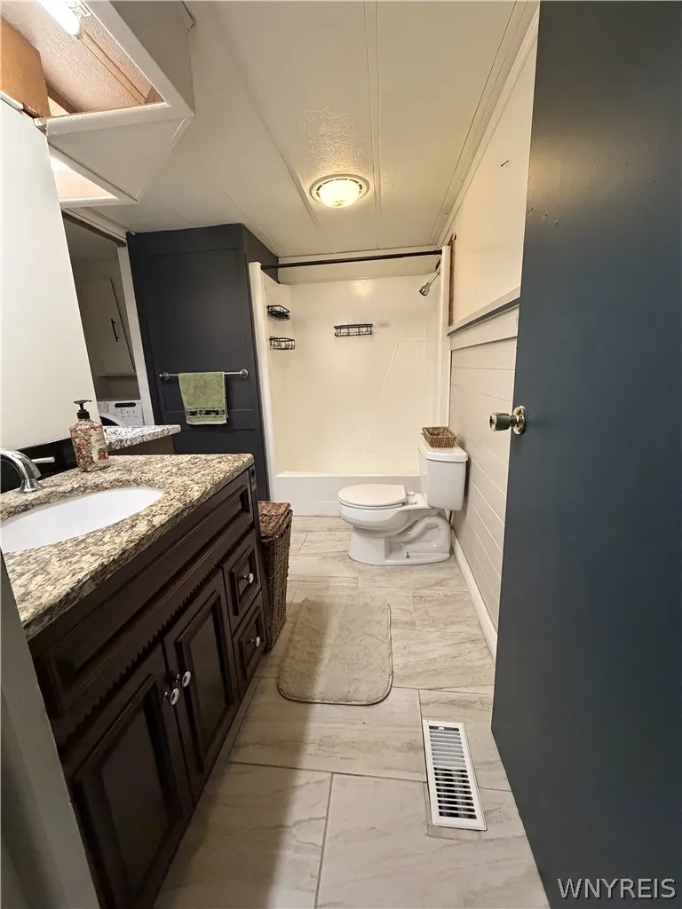 6 Highridge, Hamburg, New York 14075, Hamburg, New York 14075, 3 Bedroom Bedrooms, 5 Room Rooms,1 BathroomBathrooms,Residential,For Sale,6 Highridge, Hamburg, New York 14075,0,B1722181