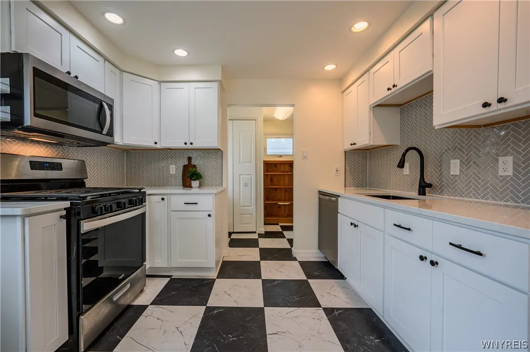 92 Mapleview Drive, Amherst, New York 14226, Amherst, New York 14226, 3 Bedroom Bedrooms, 6 Room Rooms,1 BathroomBathrooms,Residential,For Sale,92 Mapleview Drive, Amherst, New York 14226,0,B1721481