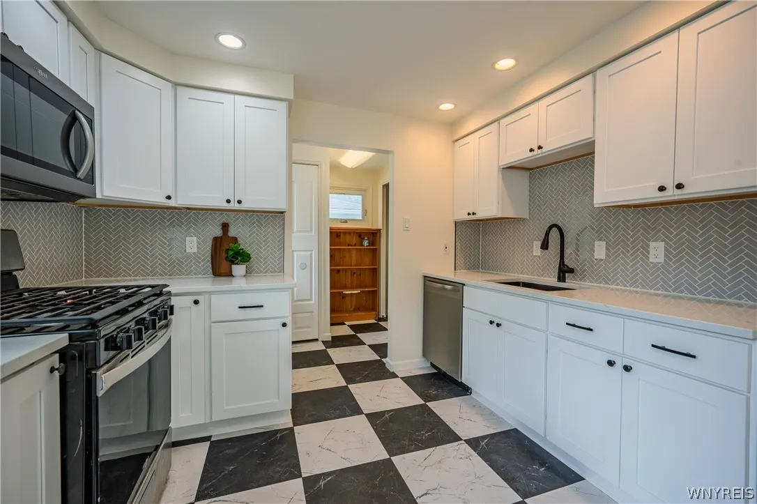 92 Mapleview Drive, Amherst, New York 14226, Amherst, New York 14226, 3 Bedroom Bedrooms, 6 Room Rooms,1 BathroomBathrooms,Residential,For Sale,92 Mapleview Drive, Amherst, New York 14226,0,B1721481