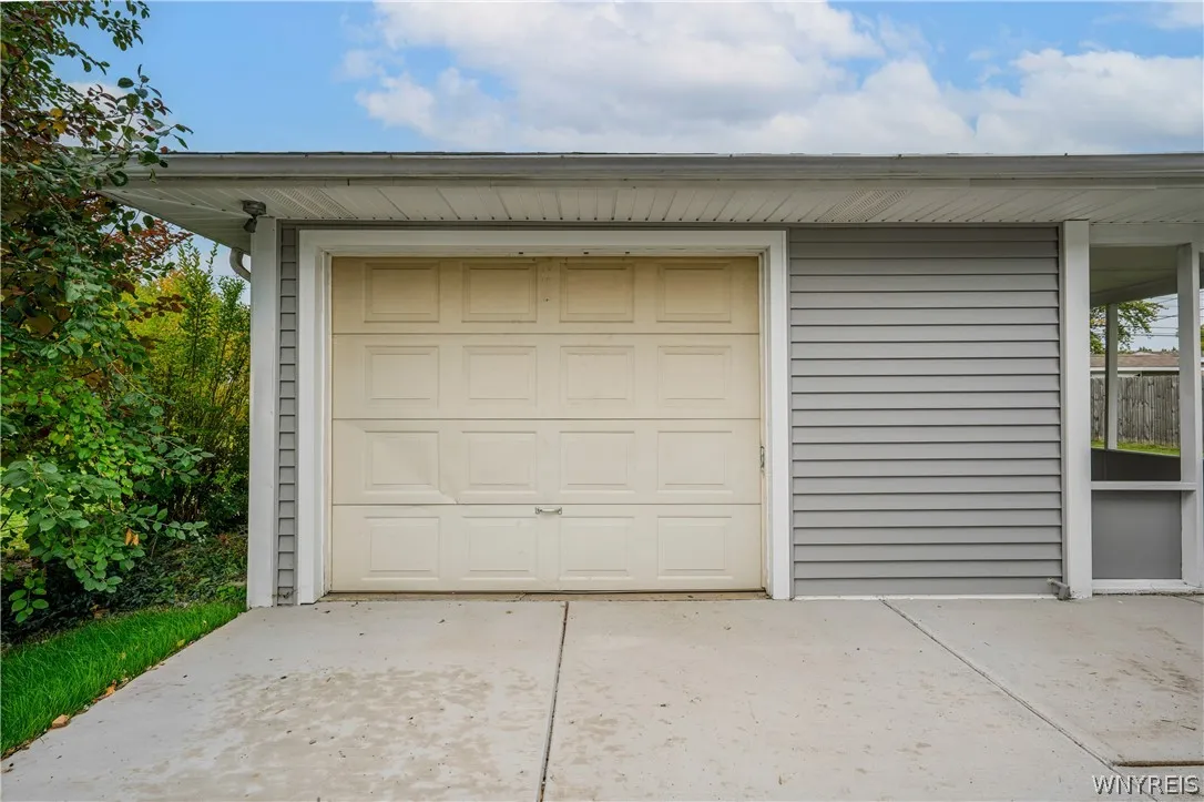 92 Mapleview Drive, Amherst, New York 14226, Amherst, New York 14226, 3 Bedroom Bedrooms, 6 Room Rooms,1 BathroomBathrooms,Residential,For Sale,92 Mapleview Drive, Amherst, New York 14226,0,B1721481