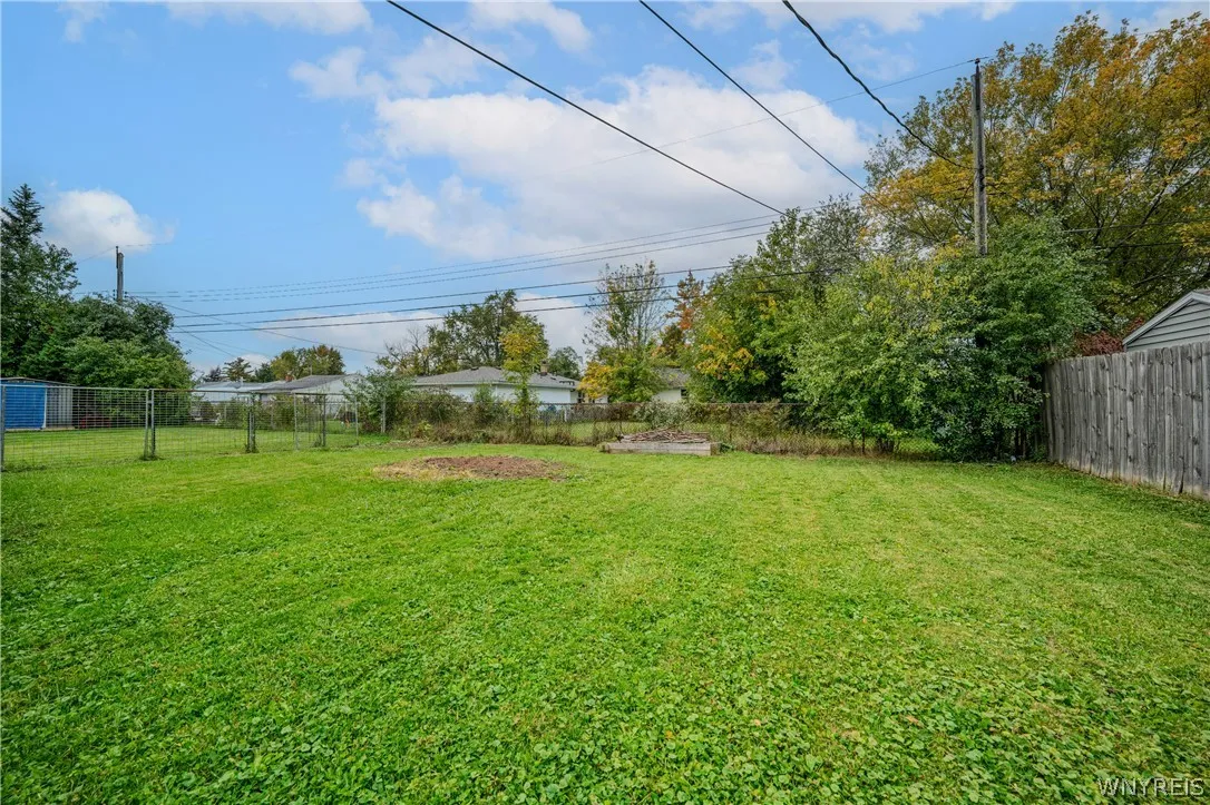 92 Mapleview Drive, Amherst, New York 14226, Amherst, New York 14226, 3 Bedroom Bedrooms, 6 Room Rooms,1 BathroomBathrooms,Residential,For Sale,92 Mapleview Drive, Amherst, New York 14226,0,B1721481