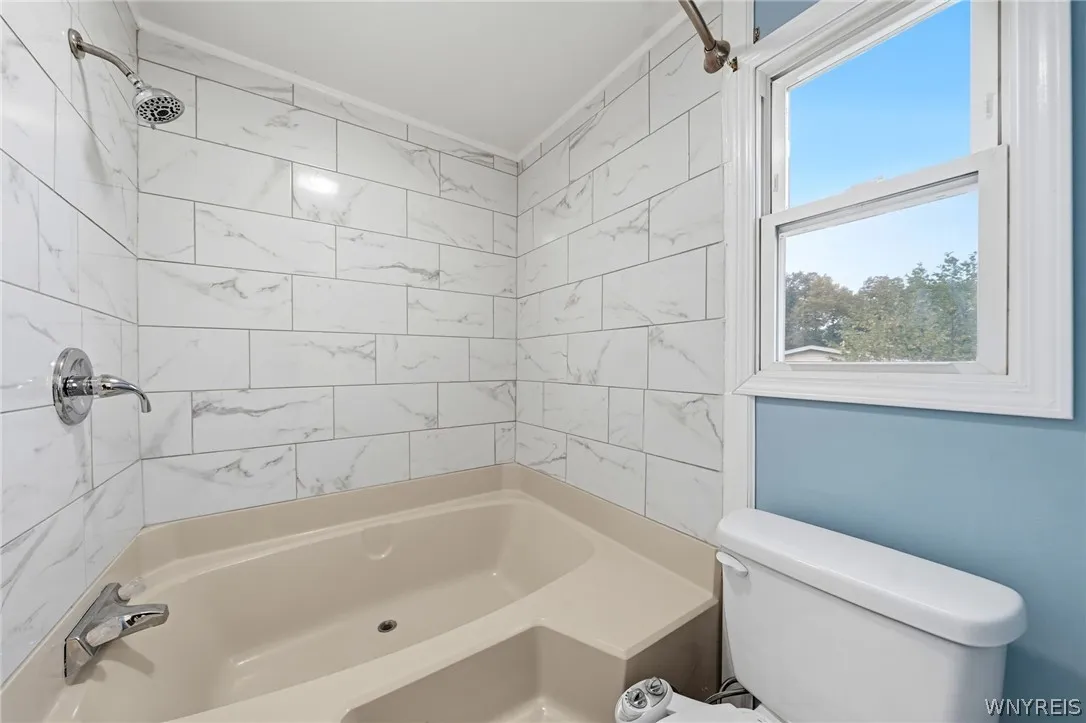 Primary bedroom Ensuite Bathroom