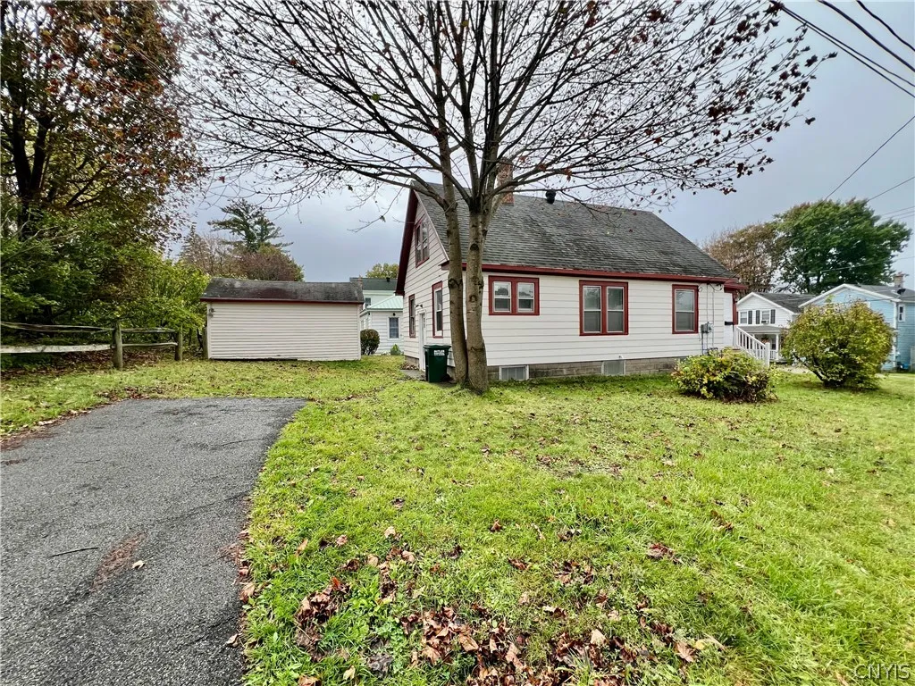 219 East 5th Street, Oswego, New York 13126, Oswego, New York 13126, 2 Bedroom Bedrooms, 7 Room Rooms,1 BathroomBathrooms,Residential,For Sale,219 East 5th Street, Oswego, New York 13126,0,S1722452