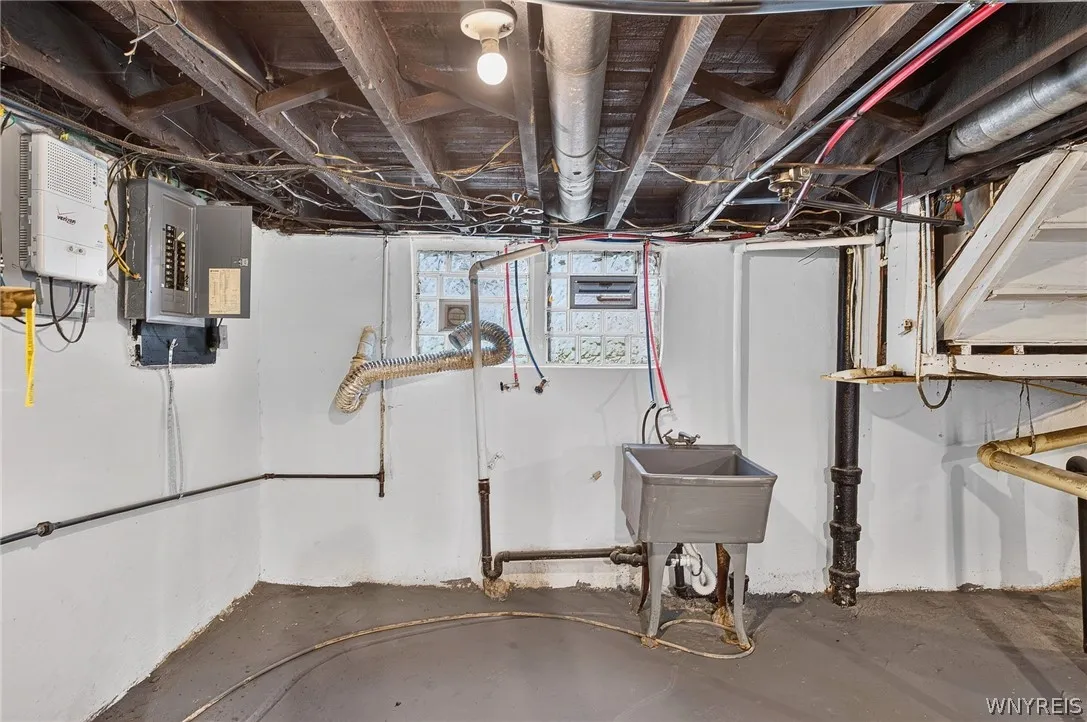 1274 Kensington Avenue, Buffalo, New York 14215, Buffalo, New York 14215, 3 Bedroom Bedrooms, 6 Room Rooms,1 BathroomBathrooms,Residential,For Sale,1274 Kensington Avenue, Buffalo, New York 14215,0,B1722517