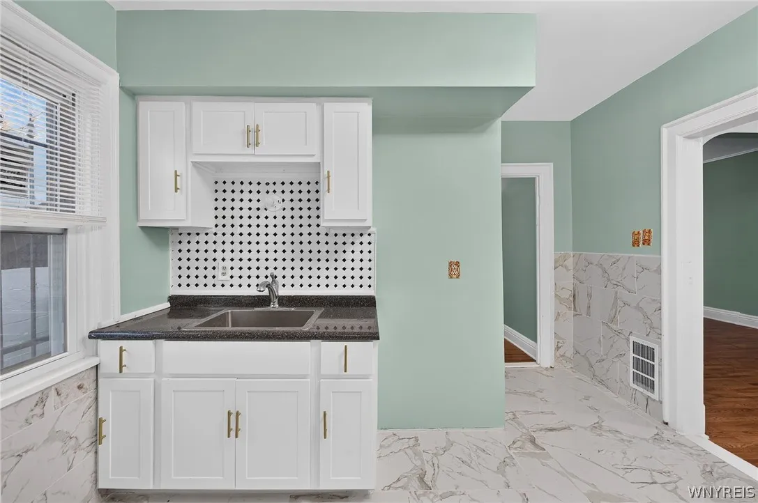 1274 Kensington Avenue, Buffalo, New York 14215, Buffalo, New York 14215, 3 Bedroom Bedrooms, 6 Room Rooms,1 BathroomBathrooms,Residential,For Sale,1274 Kensington Avenue, Buffalo, New York 14215,0,B1722517