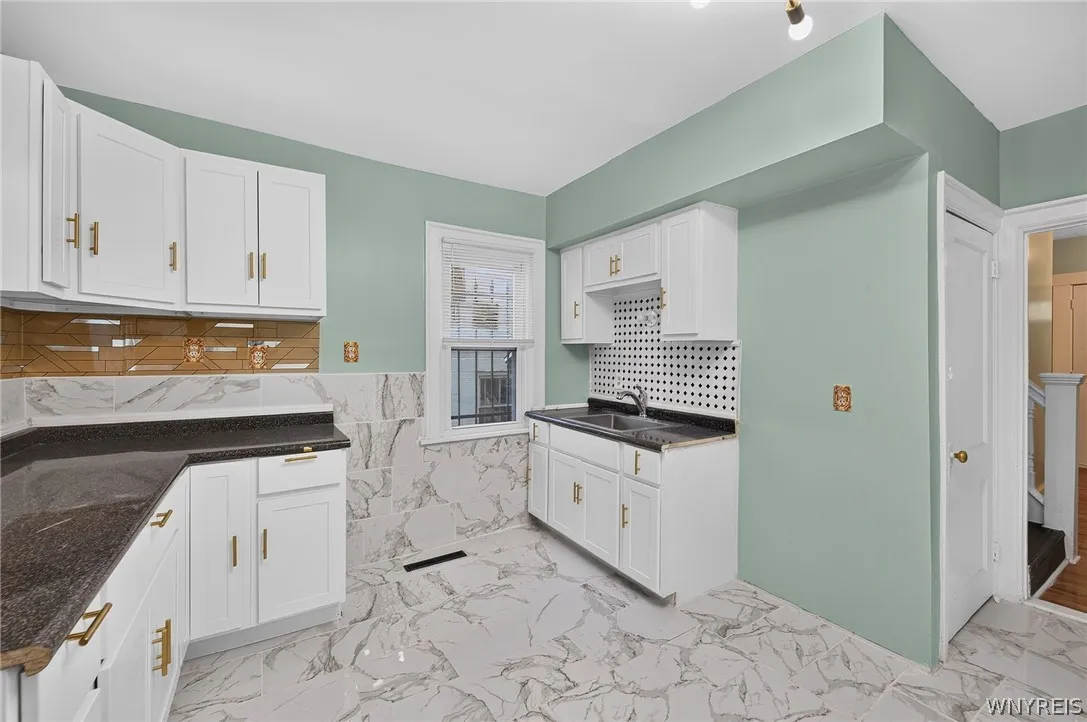 1274 Kensington Avenue, Buffalo, New York 14215, Buffalo, New York 14215, 3 Bedroom Bedrooms, 6 Room Rooms,1 BathroomBathrooms,Residential,For Sale,1274 Kensington Avenue, Buffalo, New York 14215,0,B1722517