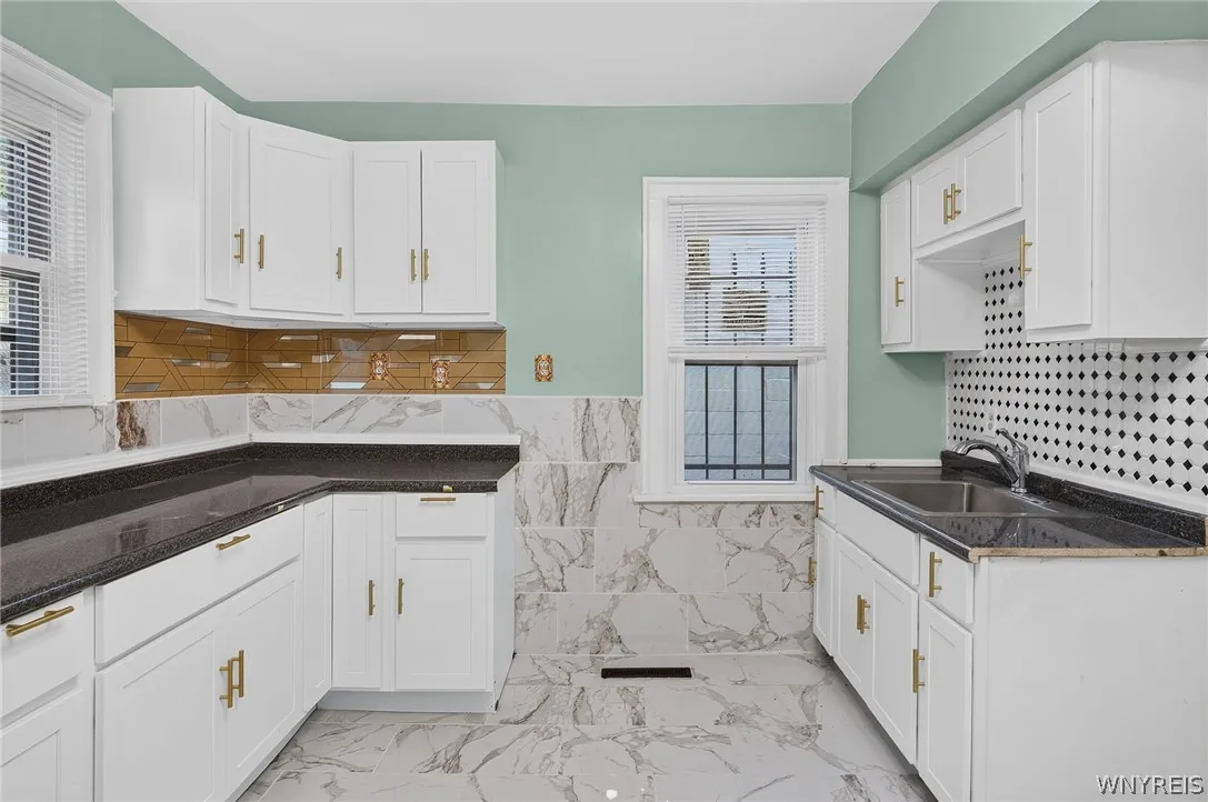 1274 Kensington Avenue, Buffalo, New York 14215, Buffalo, New York 14215, 3 Bedroom Bedrooms, 6 Room Rooms,1 BathroomBathrooms,Residential,For Sale,1274 Kensington Avenue, Buffalo, New York 14215,0,B1722517