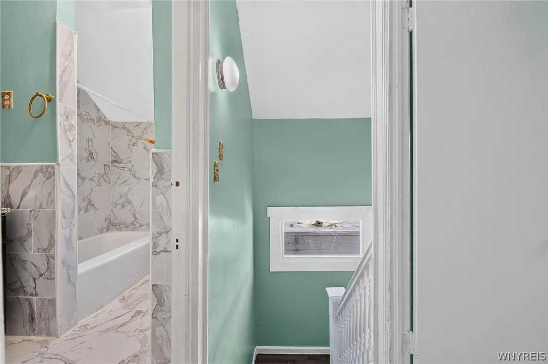 1274 Kensington Avenue, Buffalo, New York 14215, Buffalo, New York 14215, 3 Bedroom Bedrooms, 6 Room Rooms,1 BathroomBathrooms,Residential,For Sale,1274 Kensington Avenue, Buffalo, New York 14215,0,B1722517