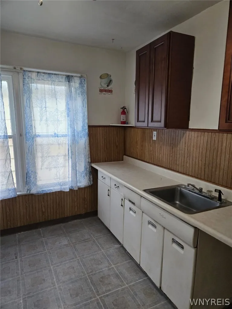 2259 South Park Avenue, Buffalo, New York 14220, Buffalo, New York 14220, 3 Bedroom Bedrooms, 5 Room Rooms,1 BathroomBathrooms,Residential Lease,For Rent,2259 South Park Avenue, Buffalo, New York 14220,0,B1722162