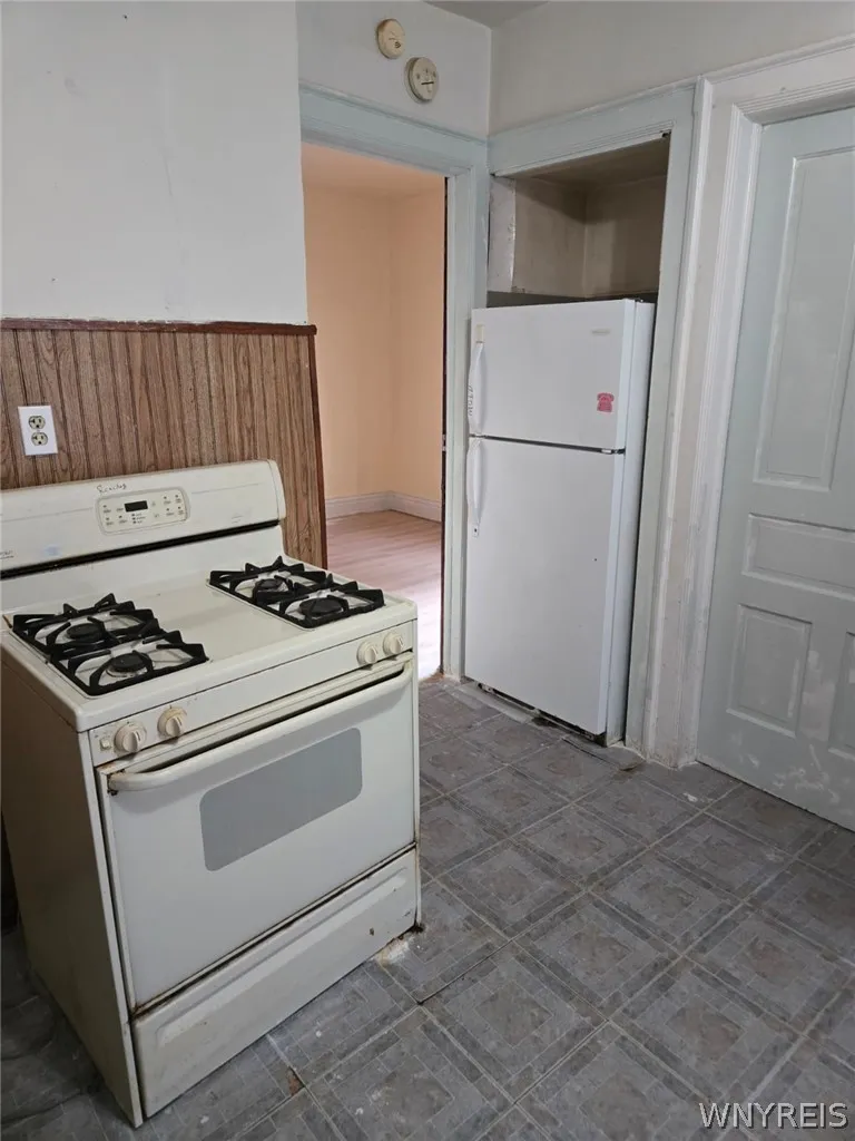 2259 South Park Avenue, Buffalo, New York 14220, Buffalo, New York 14220, 3 Bedroom Bedrooms, 5 Room Rooms,1 BathroomBathrooms,Residential Lease,For Rent,2259 South Park Avenue, Buffalo, New York 14220,0,B1722162