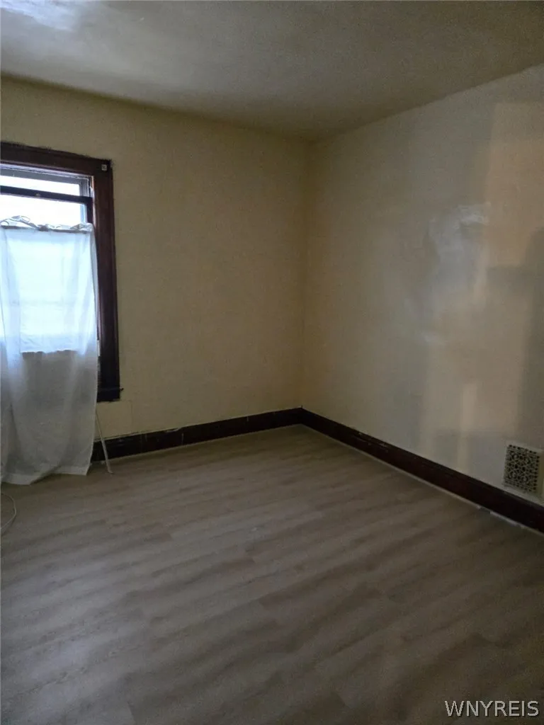 2259 South Park Avenue, Buffalo, New York 14220, Buffalo, New York 14220, 3 Bedroom Bedrooms, 5 Room Rooms,1 BathroomBathrooms,Residential Lease,For Rent,2259 South Park Avenue, Buffalo, New York 14220,0,B1722162