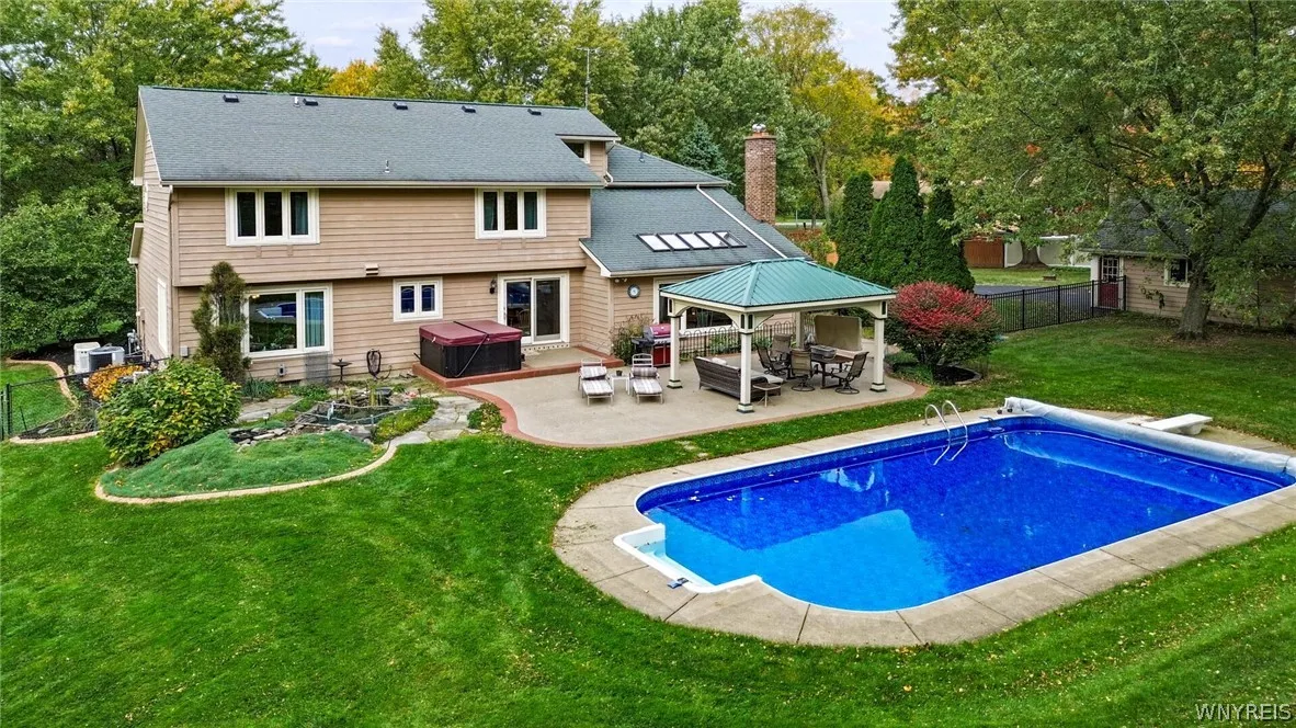 5354 Oakridge Drive, Hamburg, New York 14075, Hamburg, New York 14075, 4 Bedroom Bedrooms, 9 Room Rooms,2 BathroomBathrooms,Residential,For Sale,5354 Oakridge Drive, Hamburg, New York 14075,0,B1721432