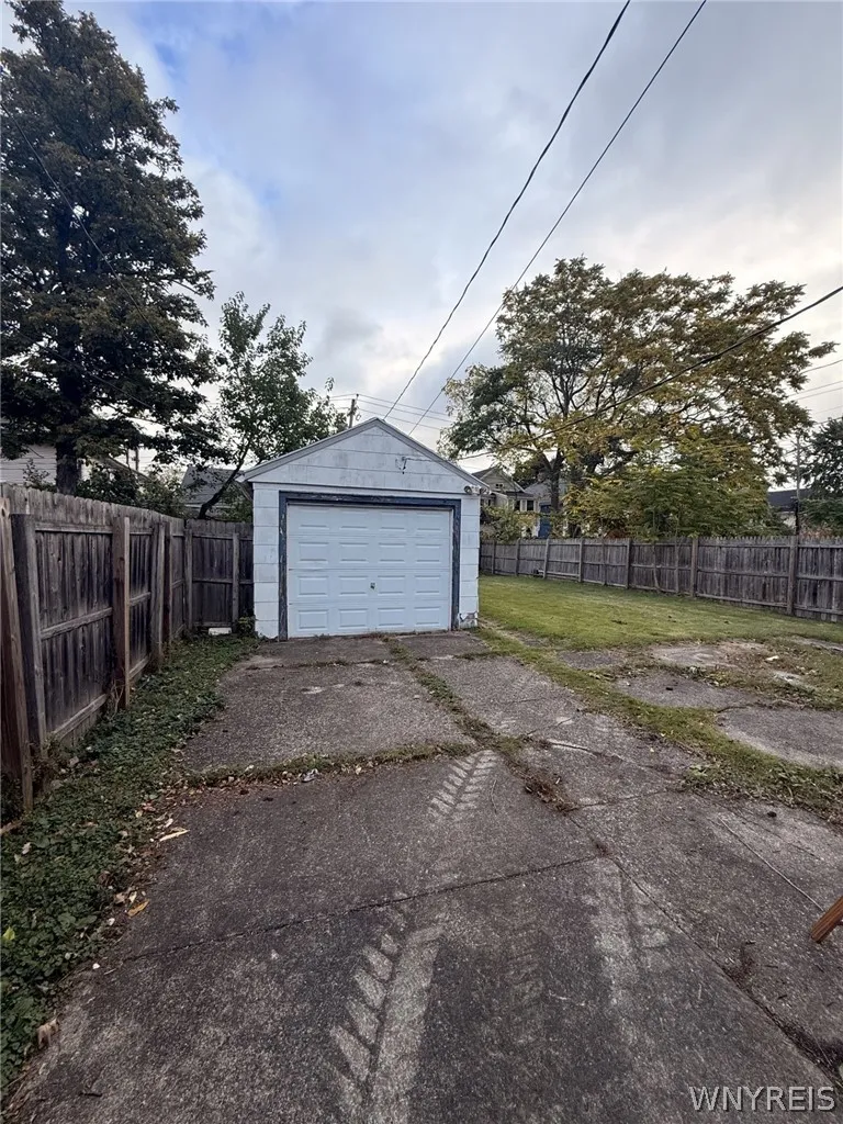 60 Lasalle Avenue, Buffalo, New York 14214, Buffalo, New York 14214, 3 Bedroom Bedrooms, 6 Room Rooms,1 BathroomBathrooms,Residential,For Sale,60 Lasalle Avenue, Buffalo, New York 14214,0,B1722550