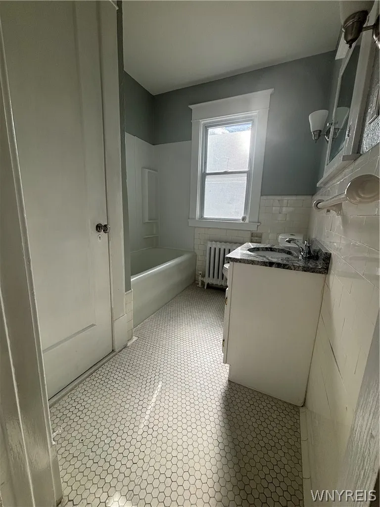 78 Carmel Road Upper, Buffalo, New York 14214, Buffalo, New York 14214, 3 Bedroom Bedrooms, 5 Room Rooms,1 BathroomBathrooms,Residential Lease,For Rent,78 Carmel Road Upper, Buffalo, New York 14214,0,B1722149