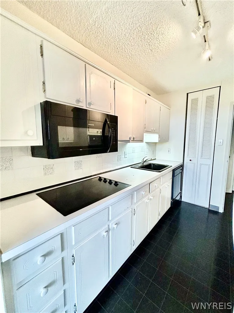 1088 Delaware Avenue 7b, Buffalo, New York 14209, Buffalo, New York 14209, 1 Bedroom Bedrooms, 4 Room Rooms,1 BathroomBathrooms,Residential,For Sale,1088 Delaware Avenue 7b, Buffalo, New York 14209,0,B1722569