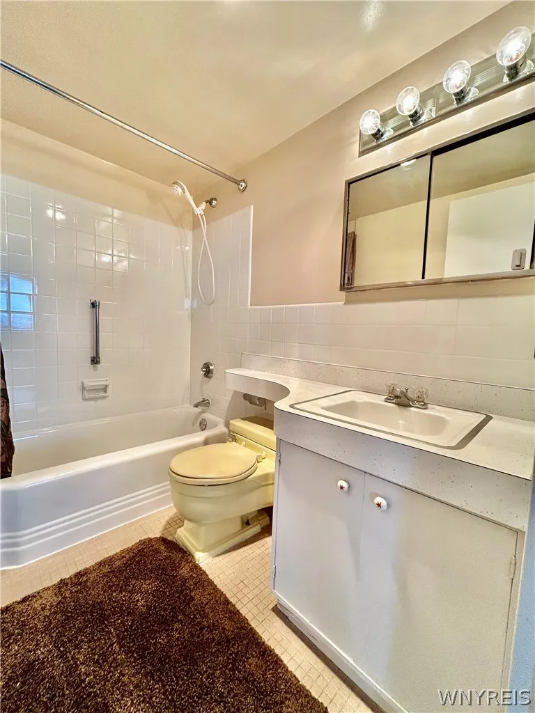 1088 Delaware Avenue 7b, Buffalo, New York 14209, Buffalo, New York 14209, 1 Bedroom Bedrooms, 4 Room Rooms,1 BathroomBathrooms,Residential,For Sale,1088 Delaware Avenue 7b, Buffalo, New York 14209,0,B1722569