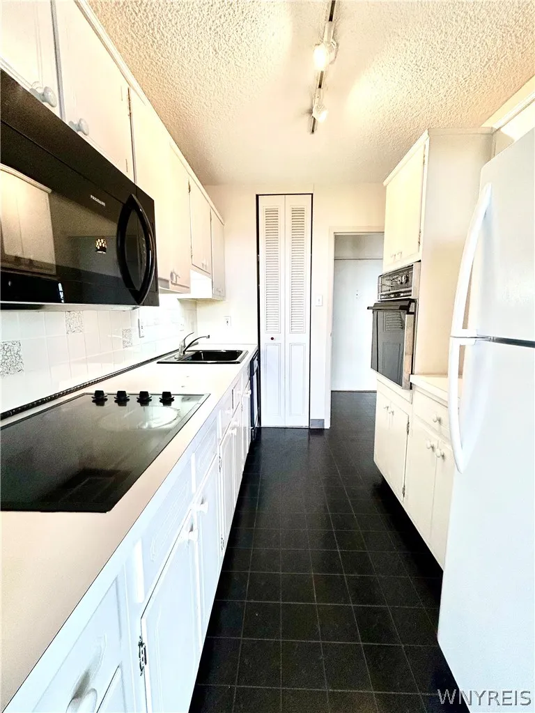 1088 Delaware Avenue 7b, Buffalo, New York 14209, Buffalo, New York 14209, 1 Bedroom Bedrooms, 4 Room Rooms,1 BathroomBathrooms,Residential,For Sale,1088 Delaware Avenue 7b, Buffalo, New York 14209,0,B1722569