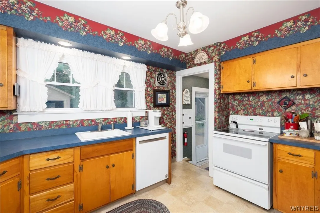 340 Girard Avenue, Aurora, New York 14052, Aurora, New York 14052, 3 Bedroom Bedrooms, 7 Room Rooms,1 BathroomBathrooms,Residential,For Sale,340 Girard Avenue, Aurora, New York 14052,0,B1722521