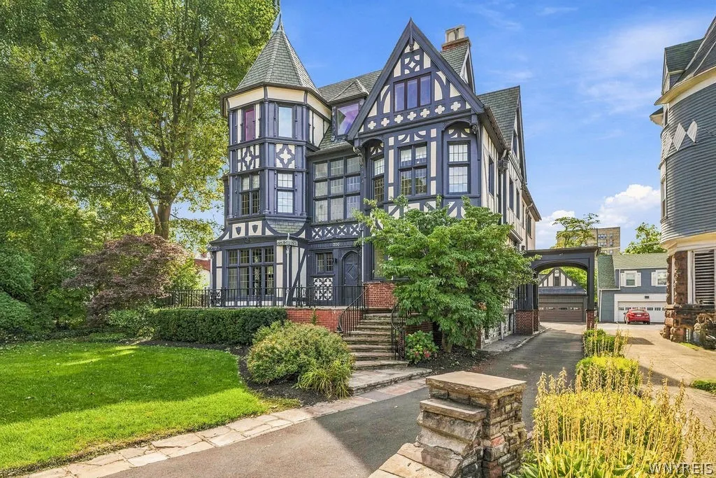 200 Summer Street, Buffalo, New York 14222, Buffalo, New York 14222, 7 Bedroom Bedrooms, ,6 BathroomBathrooms,Residential,For Sale,200 Summer Street, Buffalo, New York 14222,0,B1719717