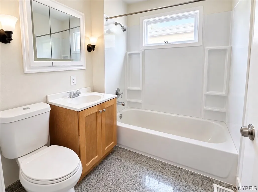 16 Alma Avenue 1, Buffalo, New York 14215, Buffalo, New York 14215, 3 Bedroom Bedrooms, 4 Room Rooms,1 BathroomBathrooms,Residential,For Sale,16 Alma Avenue 1, Buffalo, New York 14215,0,B1722528