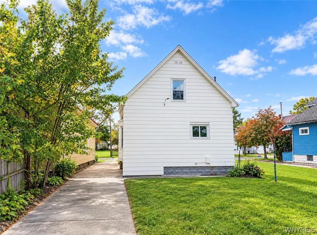 16 Alma Avenue 1, Buffalo, New York 14215, Buffalo, New York 14215, 3 Bedroom Bedrooms, 4 Room Rooms,1 BathroomBathrooms,Residential,For Sale,16 Alma Avenue 1, Buffalo, New York 14215,0,B1722528