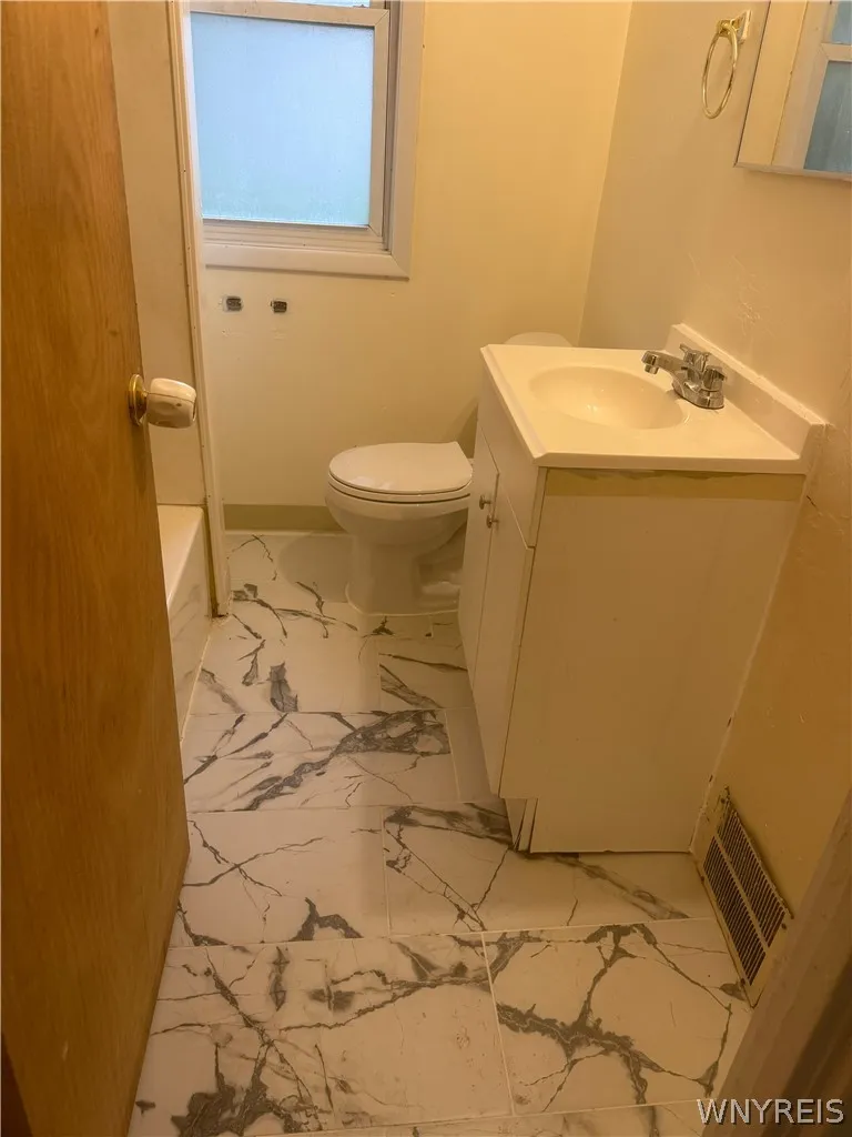 16 Burlington Avenue, Buffalo, New York 14215, Buffalo, New York 14215, 3 Bedroom Bedrooms, 6 Room Rooms,1 BathroomBathrooms,Residential Lease,For Rent,16 Burlington Avenue, Buffalo, New York 14215,0,B1721861