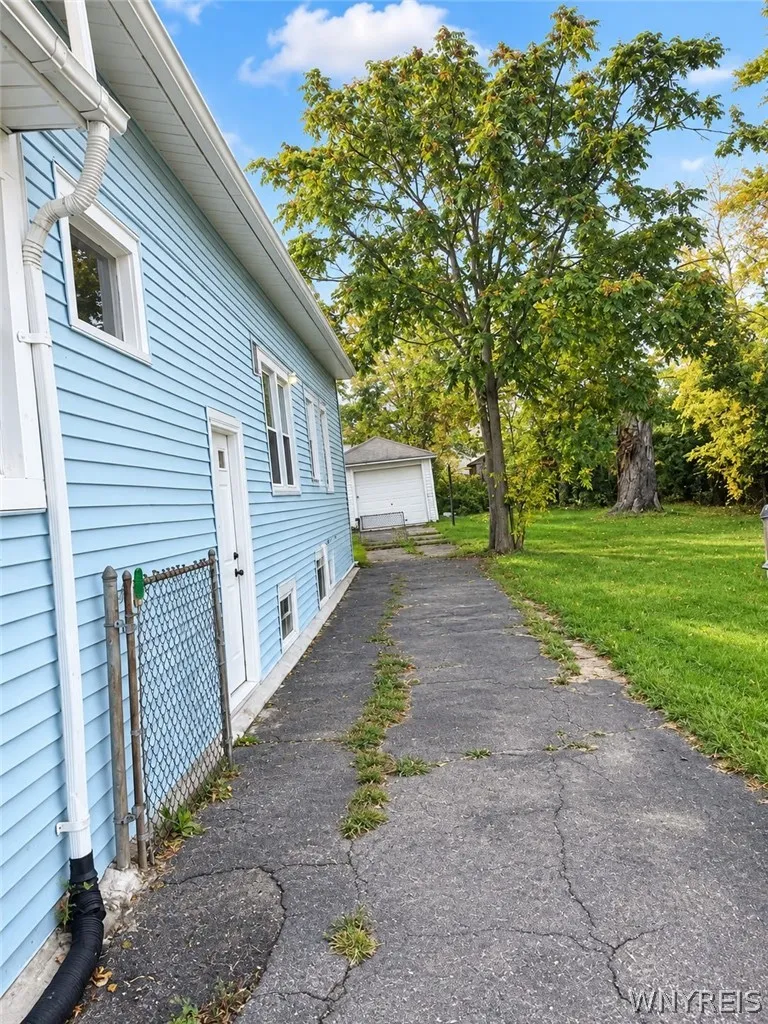 16 Burlington Avenue, Buffalo, New York 14215, Buffalo, New York 14215, 3 Bedroom Bedrooms, 6 Room Rooms,1 BathroomBathrooms,Residential Lease,For Rent,16 Burlington Avenue, Buffalo, New York 14215,0,B1721861